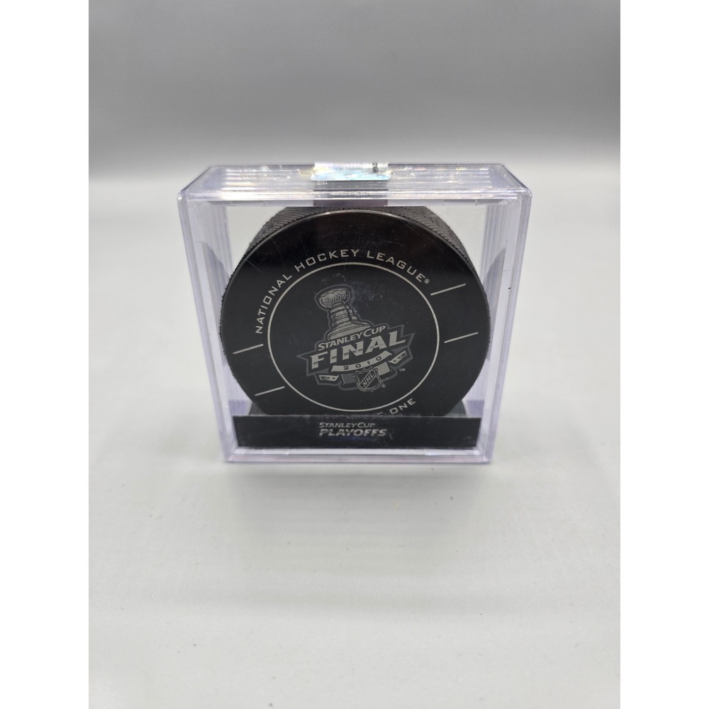 2010 Stanley Cup Final Official NHL Game‎ Puck Sher-Wood Case Game One Puck
